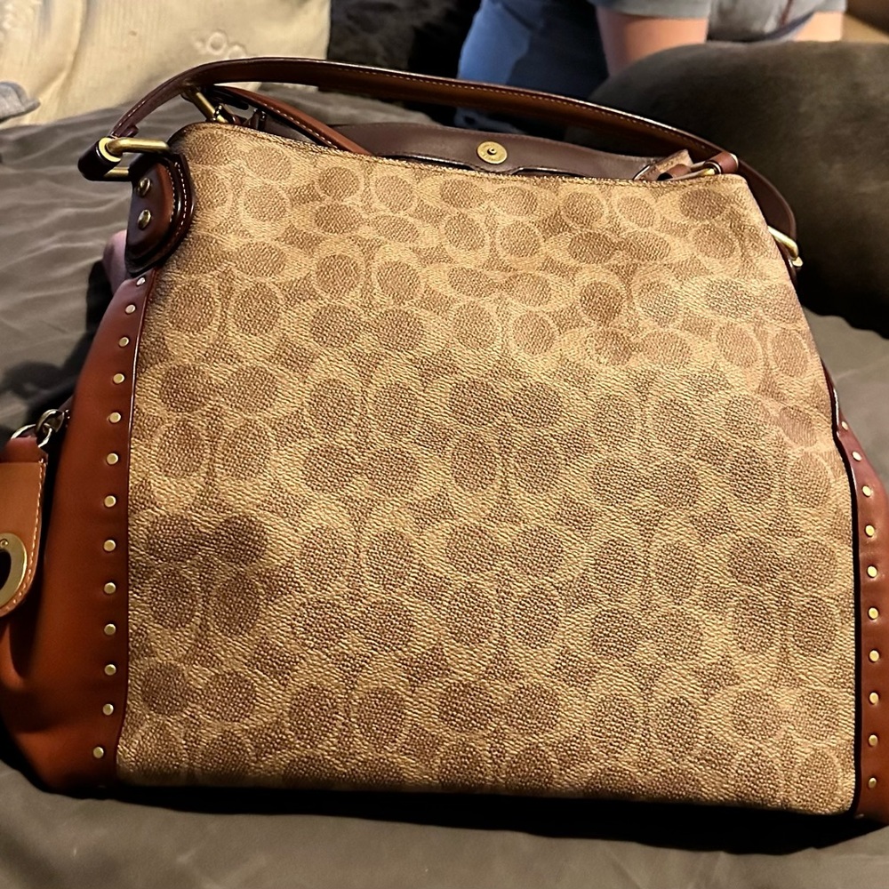 Coach Signature shoulder bag